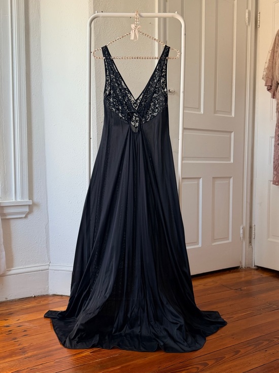 Olga Other - Vintage 70s Olga style 9635 keyhole sleeveless maxi length nightgown black